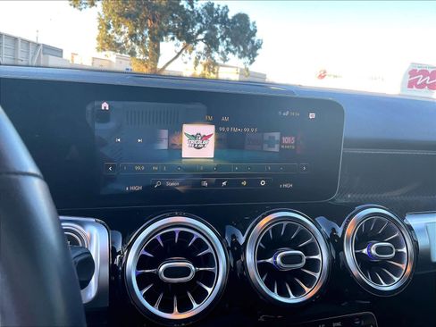 Used 2021 Mercedes-Benz GLB 250 4MATIC image 22