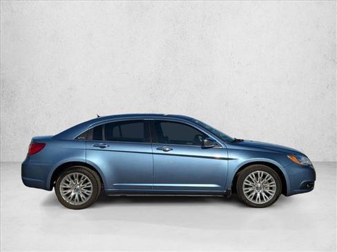 Used 2011 Chrysler 200 Limited image 4