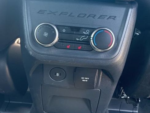 Used 2025 Ford Explorer Platinum w/ LUX Leather Package AWD/4WD image 16