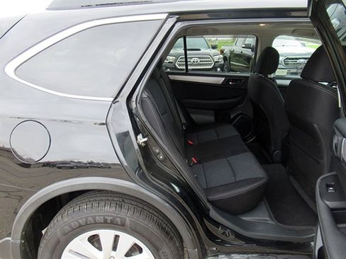 Used 2015 Subaru Outback 2.5i Premium image 17