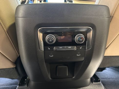 Used 2023 Chevrolet Tahoe Premier AWD/4WD image 45