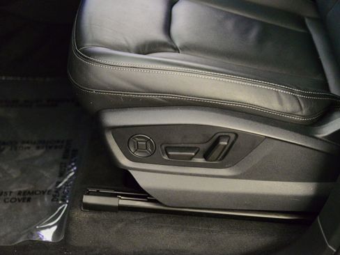 Used 2025 Audi Q7 2.0T Premium w/ Convenience Plus Package image 10