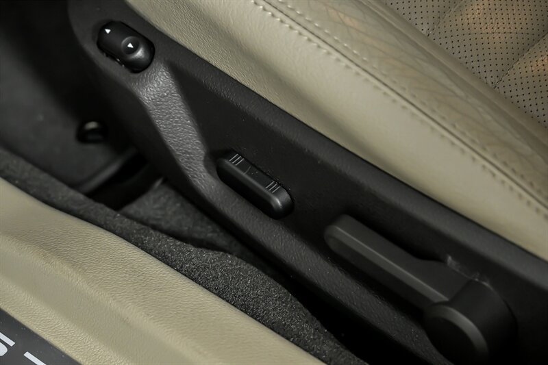 Used 2010 Ford Mustang GT RWD image 18