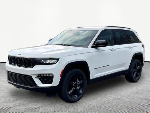 Used 2023 Jeep Grand Cherokee Limited w/ Black Appearance Package AWD/4WD image 1