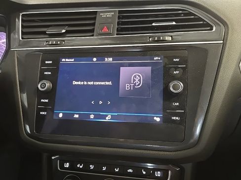 Used 2021 Volkswagen Tiguan SEL AWD/4WD image 21