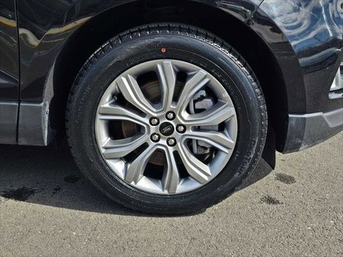 Used 2024 Ford Edge Titanium image 9