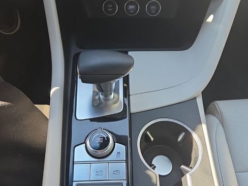 Used 2025 Genesis G70 2.5T image 15