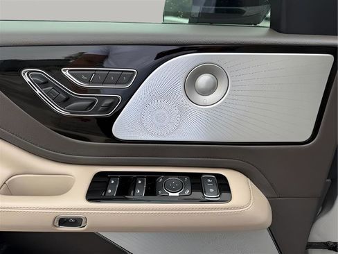 Used 2020 Lincoln Aviator Reserve w/ Equipment Group 202A AWD/4WD image 19