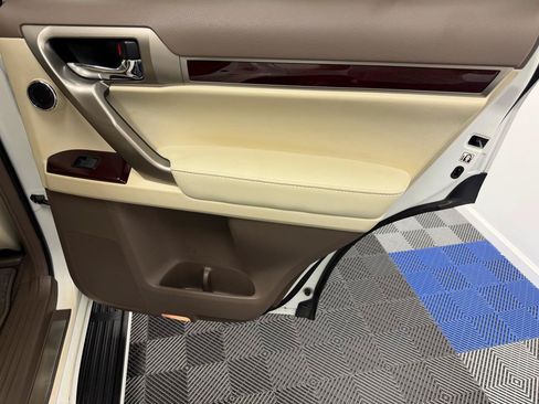 Used 2018 Lexus GX 460 Luxury w/ Preferred Accessory Package AWD/4WD image 18