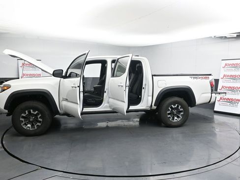 Used 2022 Toyota Tacoma TRD Off-Road w/ Technology Package image 41