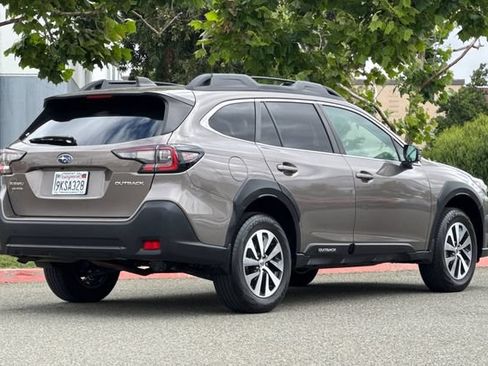 Used 2024 Subaru Outback Premium AWD/4WD image 4