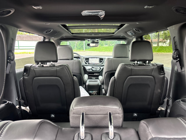 New 2027 Chrysler Pacifica Select w/ Family Tech Group AWD/4WD image 35