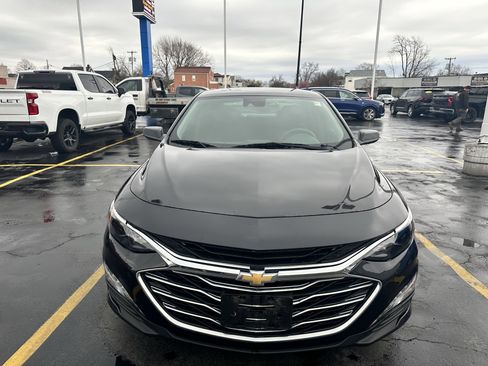Used 2023 Chevrolet Malibu LT image 2