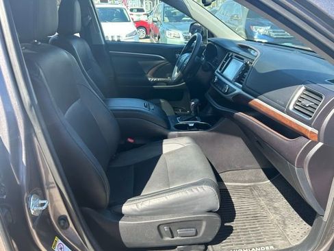 Used 2015 Toyota RAV4 XLE AWD/4WD image 25
