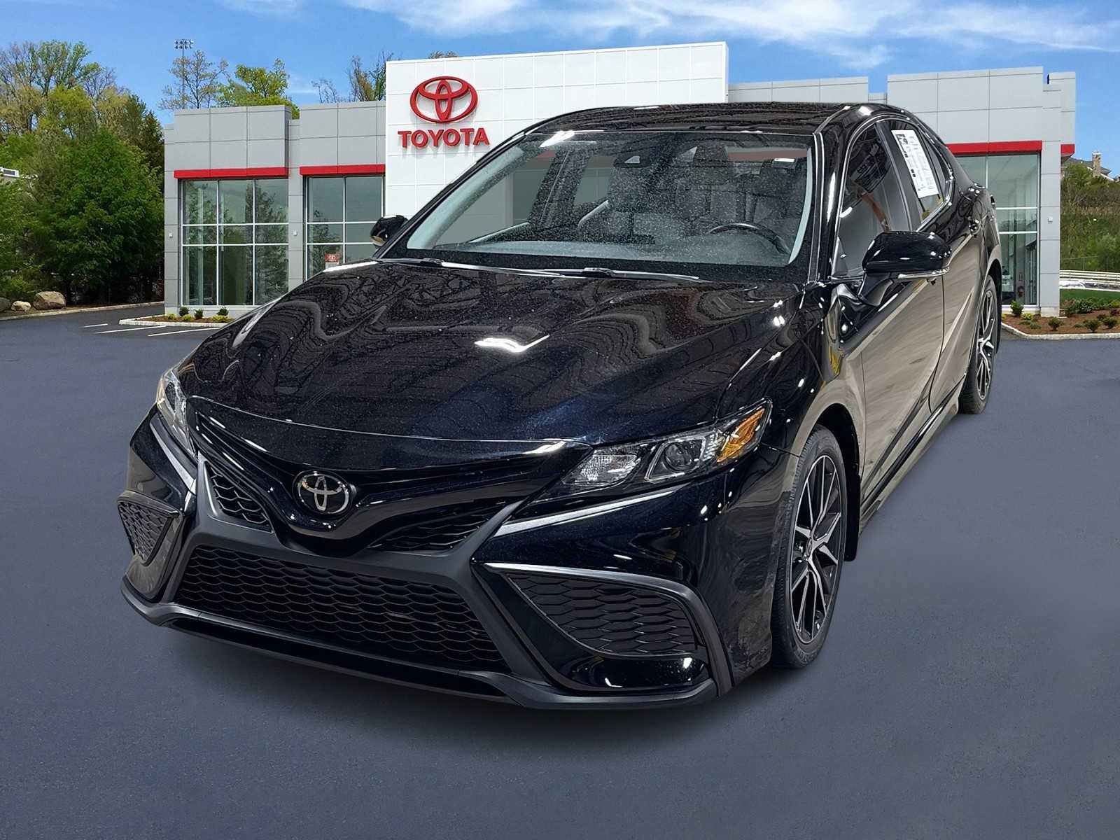 Used 2022 Toyota Camry SE AWD/4WD image 1