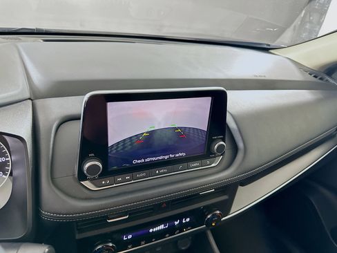 Used 2025 Nissan Rogue SV image 21