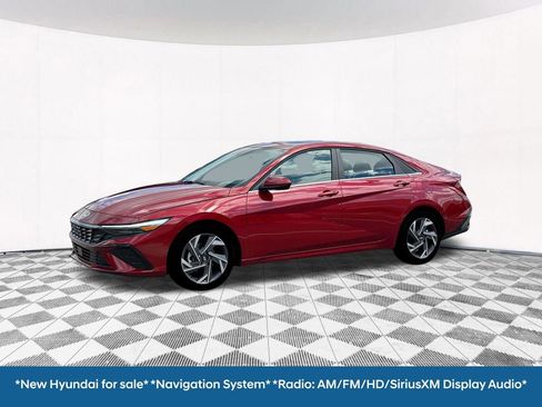 Used 2025 Hyundai Elantra SEL image 2