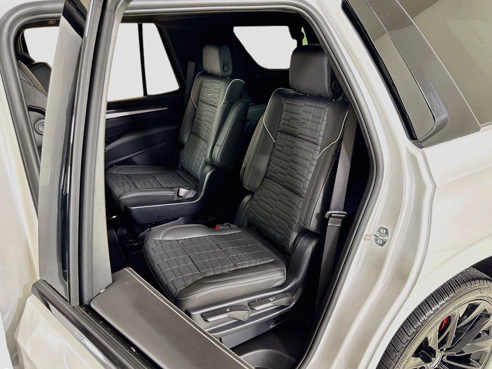Used 2025 Cadillac Escalade V w/ LPO, ONYX Package AWD/4WD image 23