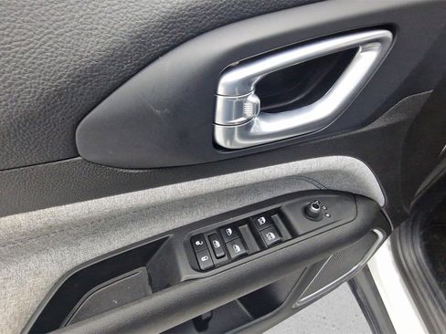 Used 2024 Jeep Compass Latitude image 13