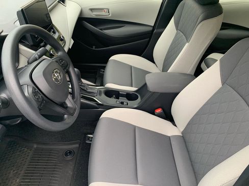 Used 2025 Toyota Corolla LE w/ LE Premium Package image 9