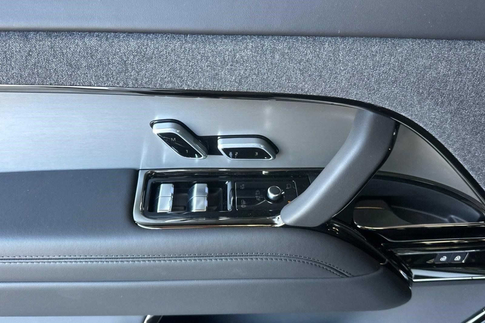 New 2026 Land Rover Range Rover Sport SE AWD/4WD image 25