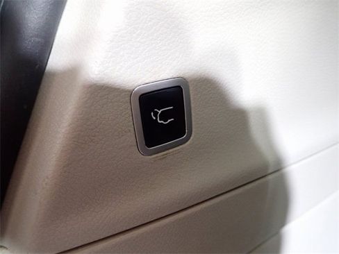 Used 2019 Chrysler Pacifica Touring-L image 15