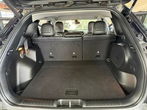 Used 2019 Jeep Cherokee Limited AWD/4WD image 4