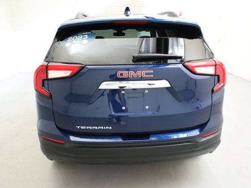 Used 2023 GMC Terrain SLE w/ Driver Convenience Package FWD image 7