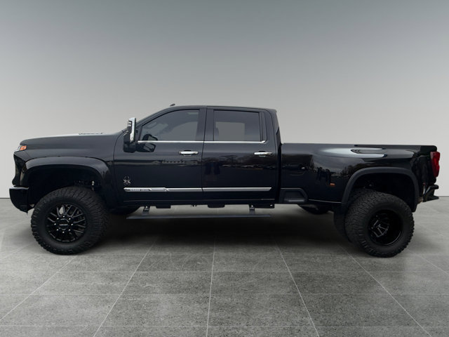 Used 2026 Chevrolet Silverado 3500 High Country w/ High Country Premium Package AWD/4WD image 2