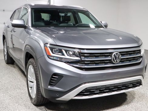 Used 2022 Volkswagen Atlas Cross Sport SE image 5
