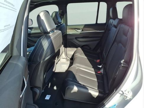 New 2025 Jeep Grand Cherokee Limited AWD/4WD image 9