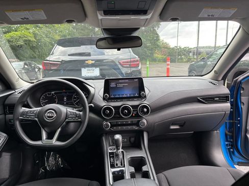 Used 2025 Nissan Sentra SV FWD image 31