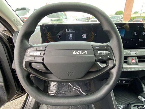 Used 2025 Kia K4 FWD image 25