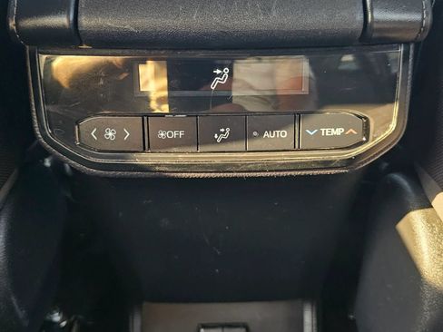 Used 2022 Toyota Highlander L AWD/4WD image 11