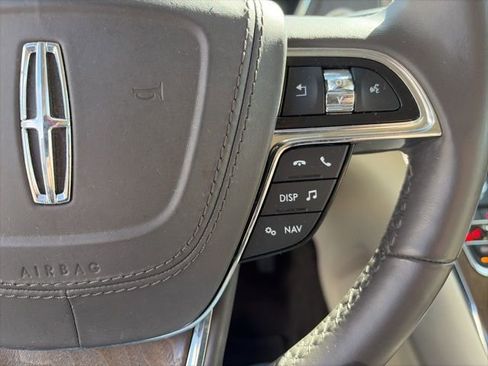 Used 2017 Lincoln Continental Select image 14