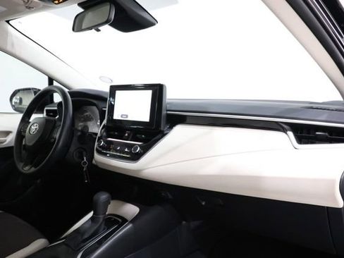 Used 2025 Toyota Corolla LE FWD image 16
