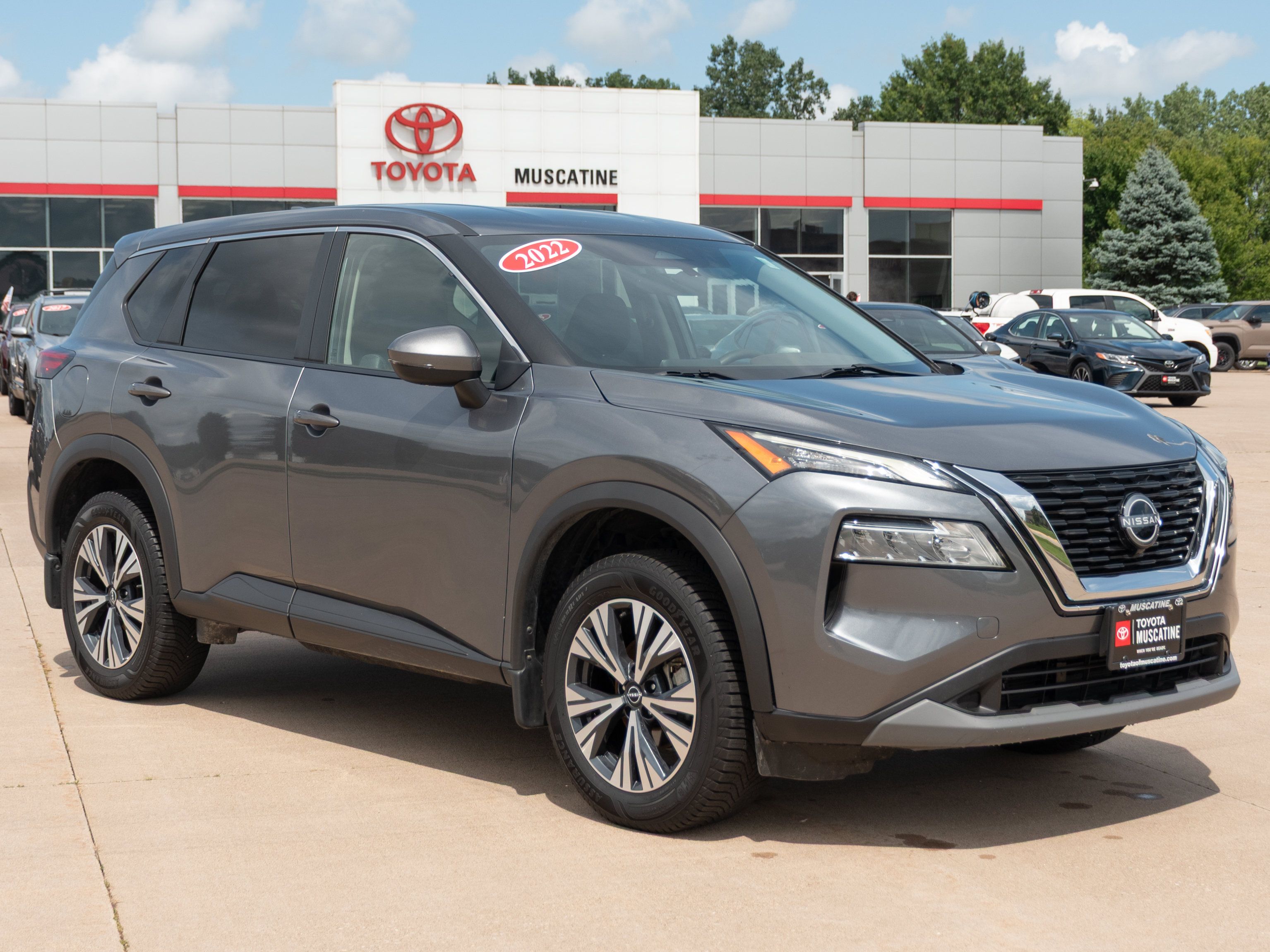 Used 2022 Nissan Rogue SV AWD/4WD image 1