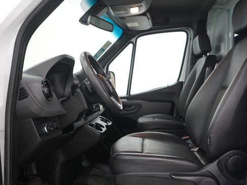 Used 2021 Mercedes-Benz Sprinter 2500 image 18