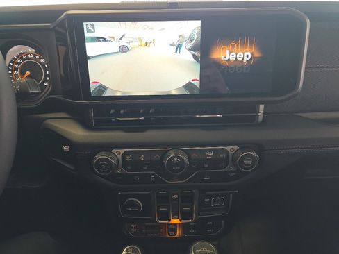 New 2025 Jeep Gladiator Rubicon w/ Convenience Group AWD/4WD image 20