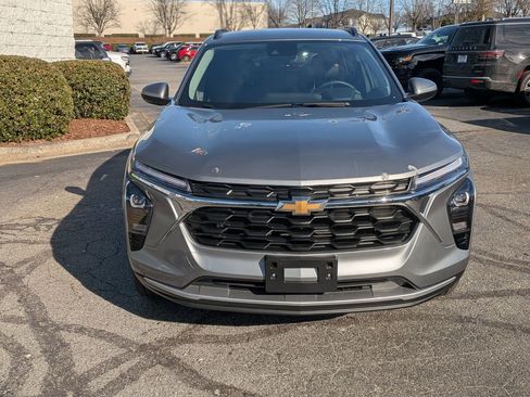 Certified 2025 Chevrolet Trax LT w/ LT Convenience Package image 3