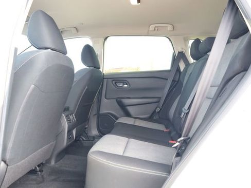 Used 2024 Nissan Rogue SV image 27