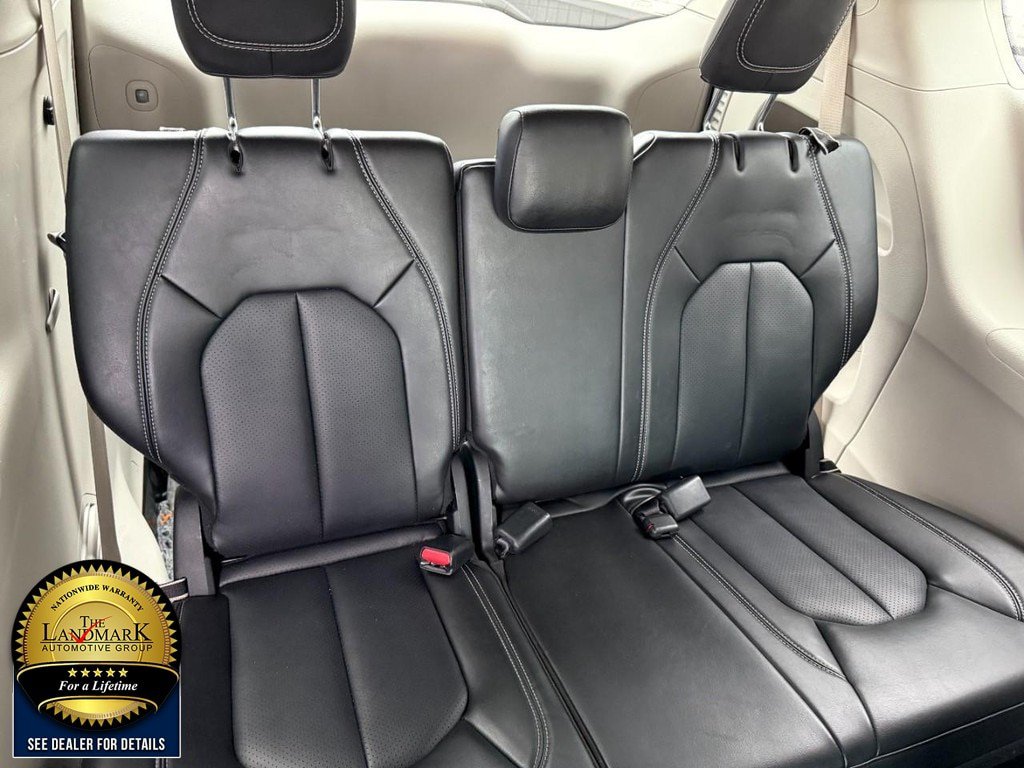 Used 2024 Chrysler Pacifica Touring-L FWD image 17