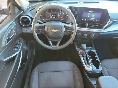 Used 2025 Chevrolet Trax LS image 7