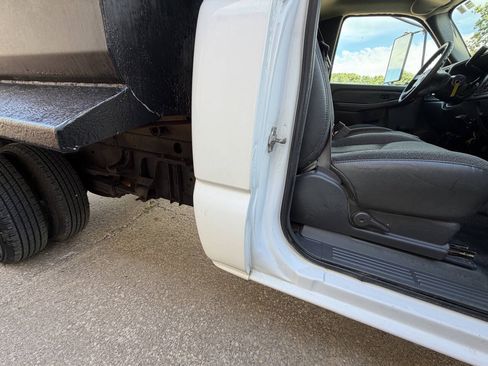 Used 2006 GMC Sierra 3500 W/T RWD image 10