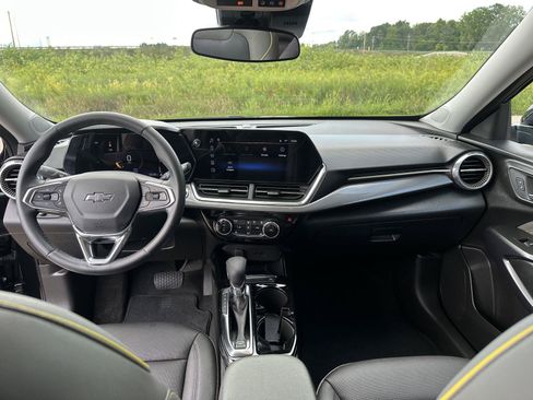 Used 2025 Chevrolet Trax ACTIV w/ Sunroof Package FWD image 16
