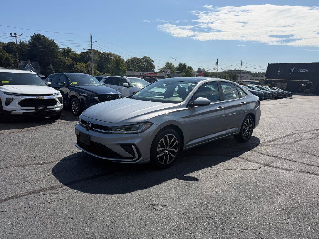 Used 2025 Volkswagen Jetta SE FWD image 1