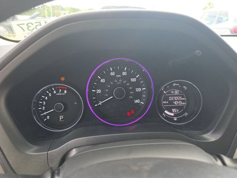 Used 2017 Honda HR-V LX image 2
