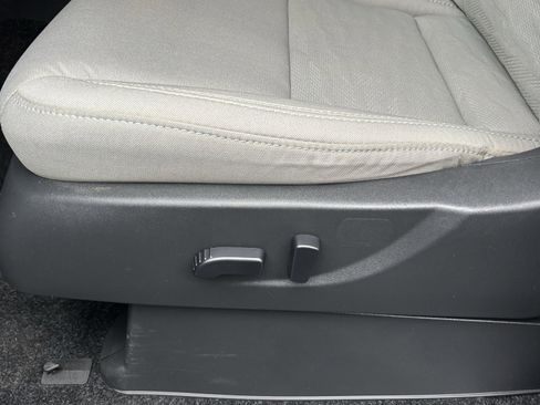 Used 2024 Nissan Frontier SV image 19