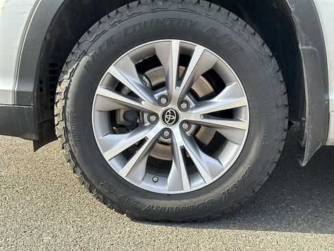 Used 2016 Toyota Highlander Plus AWD/4WD image 7
