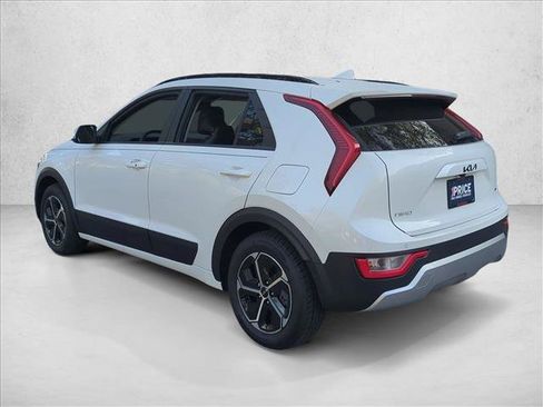 Used 2023 Kia Niro EX image 8